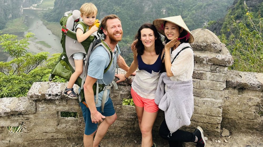 Family in Ninh Bình chom chom