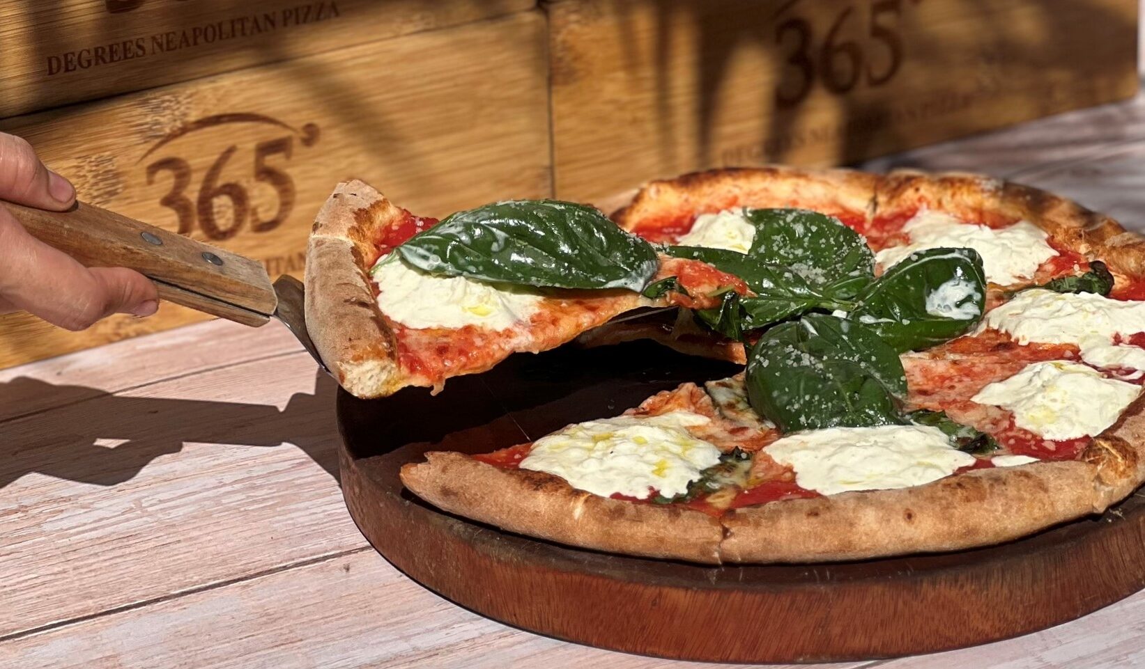 365 Degrees Pizzeria and Bar