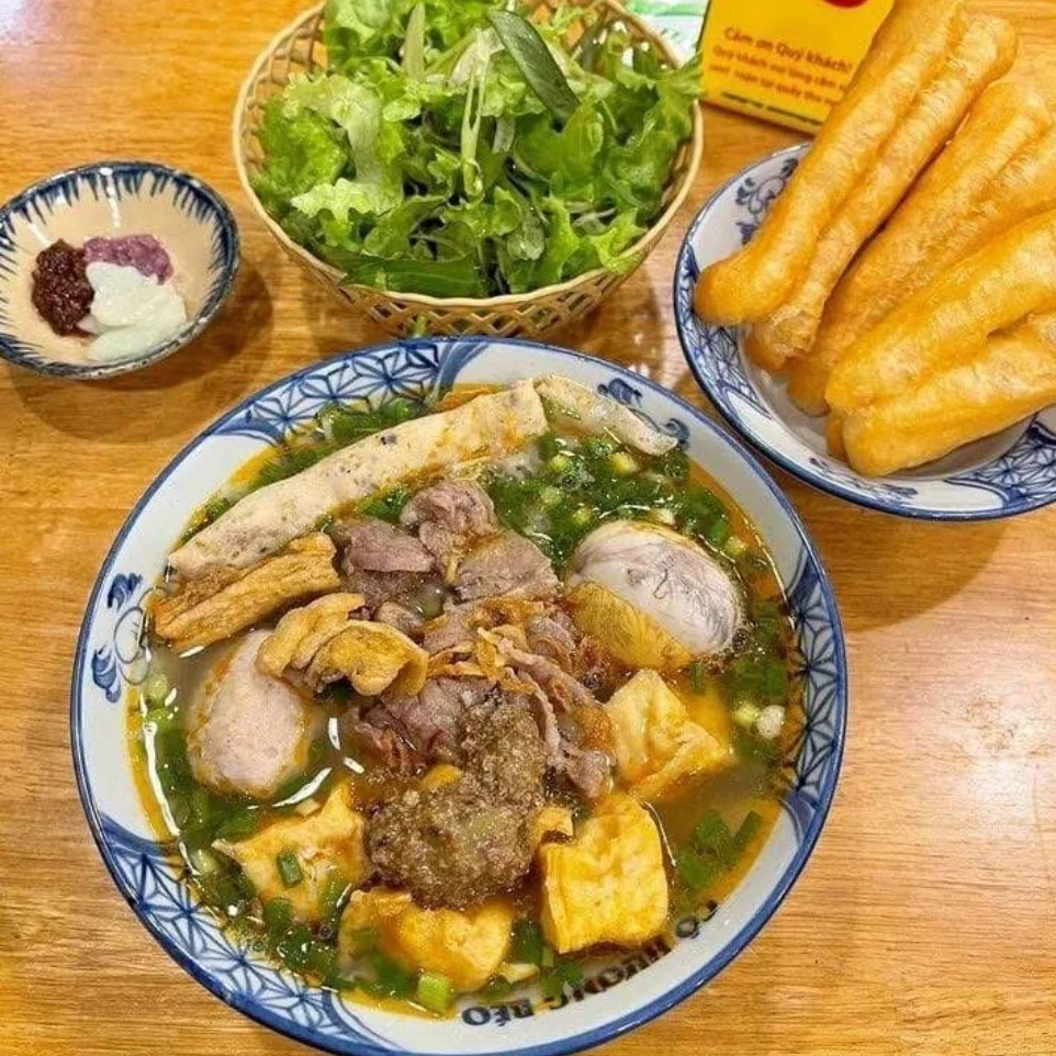 Bún riêu Cô Hương Béo
