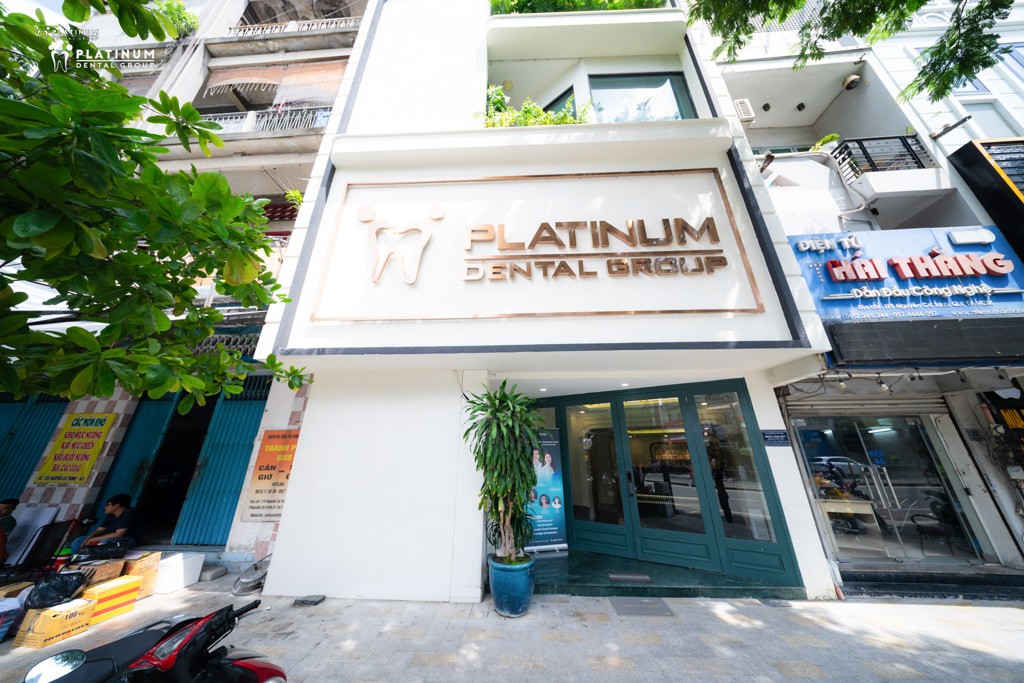 Bên ngoài phòng khám platinum dental-2